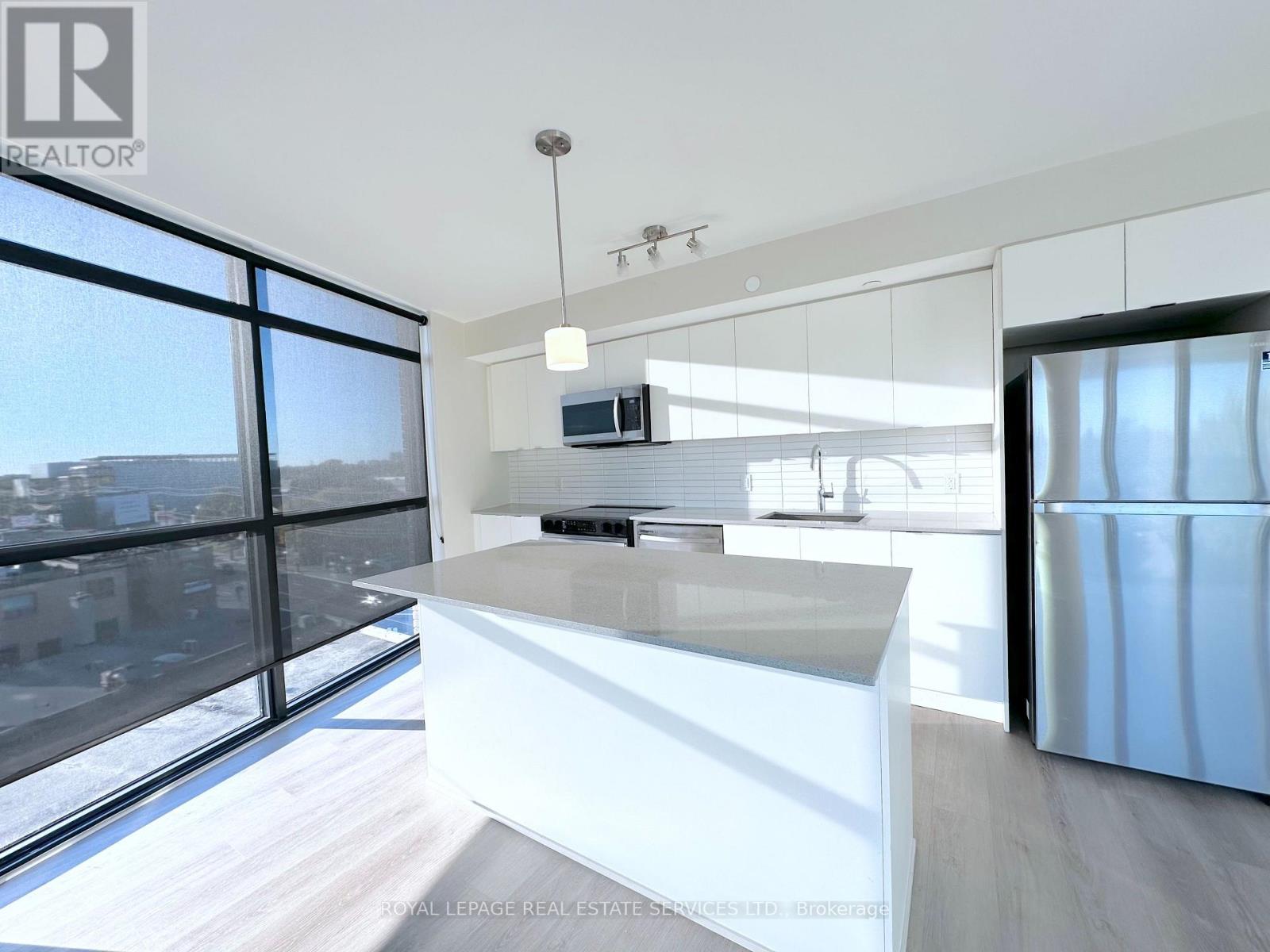 608 - 3385 Dundas Street W, Toronto (Runnymede-Bloor West Village), Ontario  M6S 2S2 - Photo 5 - W12760714