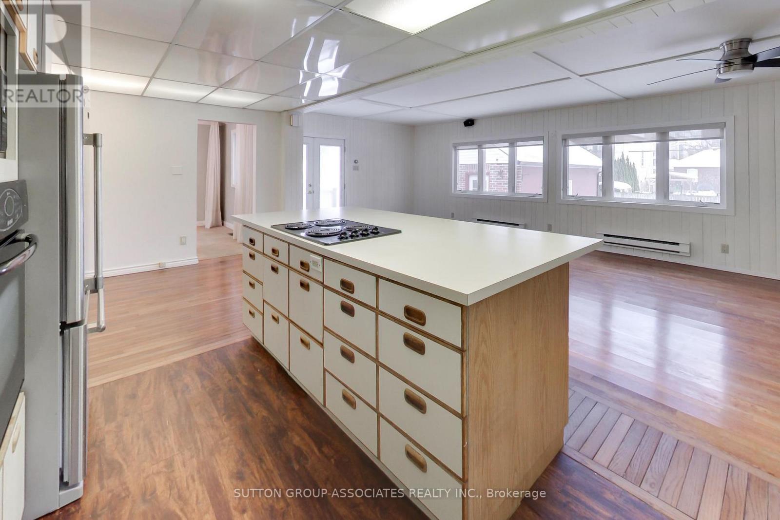 683 Glengrove Avenue, Toronto, Ontario  M6B 2J2 - Photo 15 - W12760730