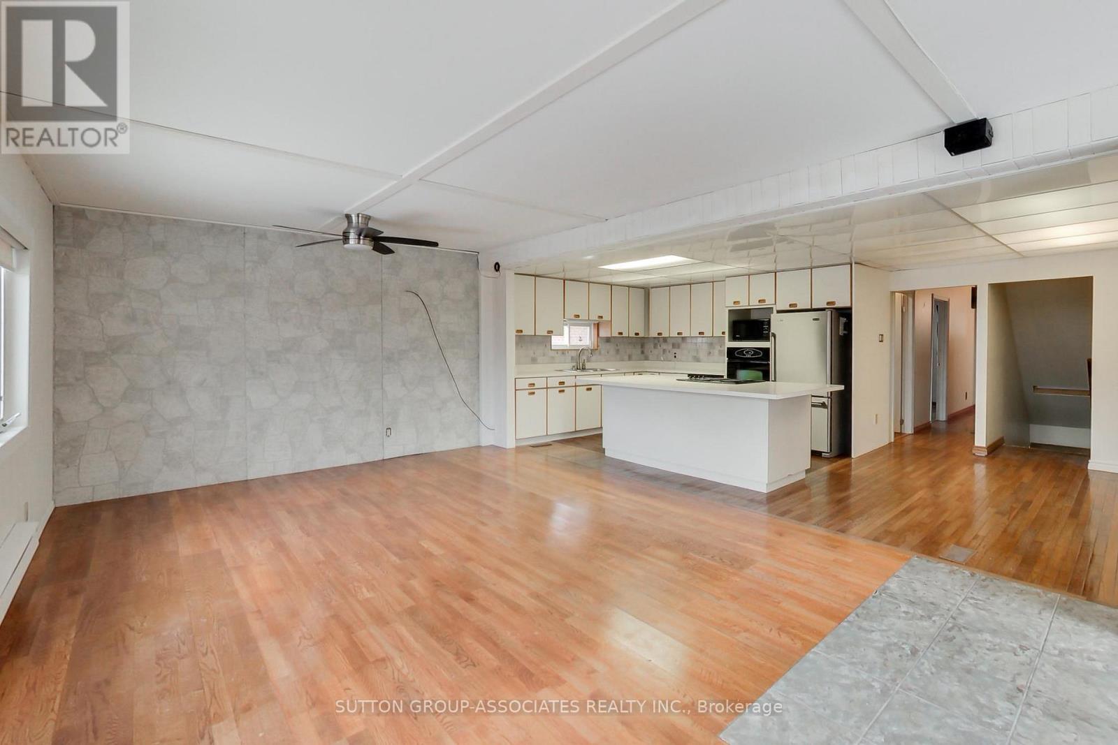 683 Glengrove Avenue, Toronto, Ontario  M6B 2J2 - Photo 19 - W12760730