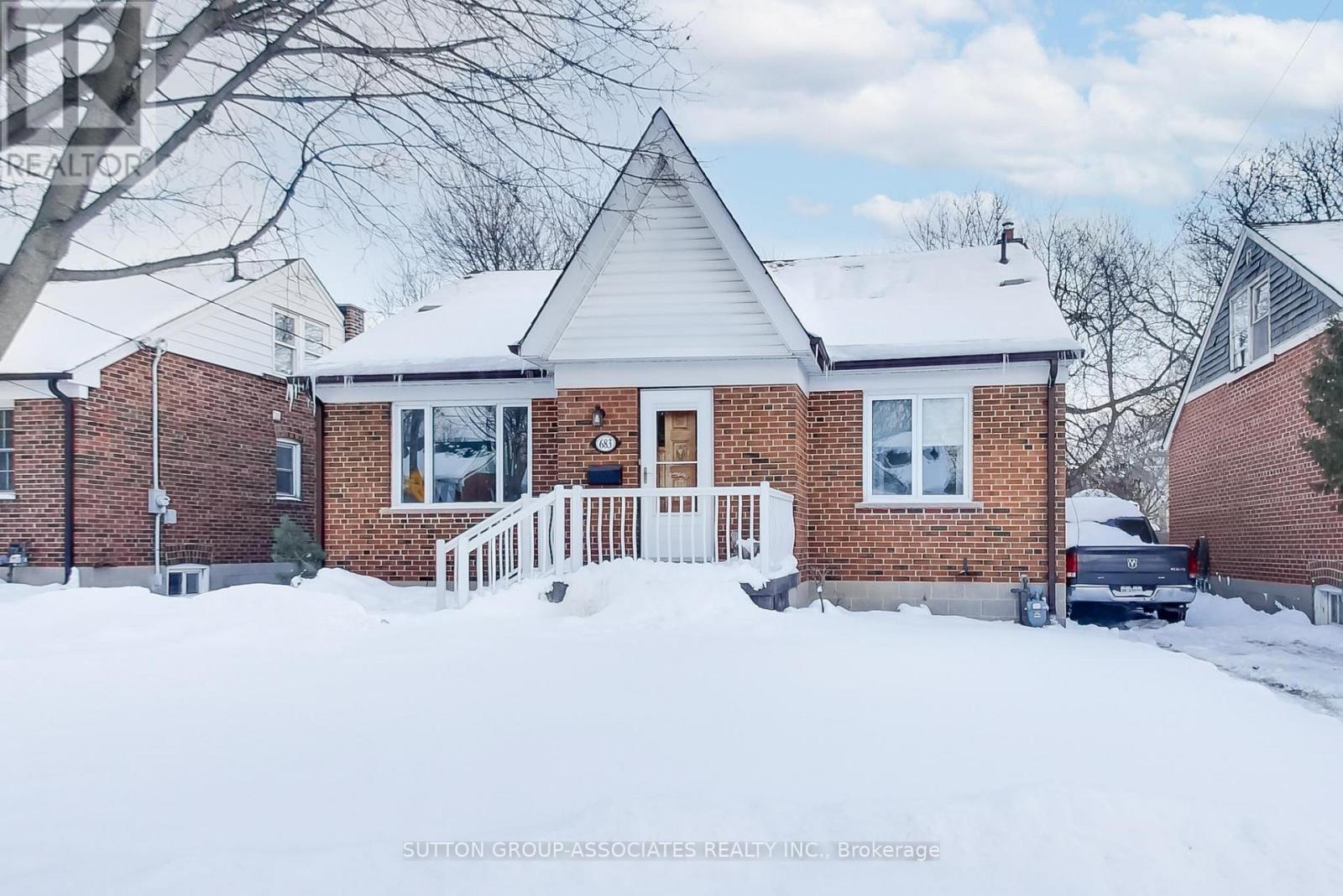 683 Glengrove Avenue, Toronto, Ontario  M6B 2J2 - Photo 2 - W12760730