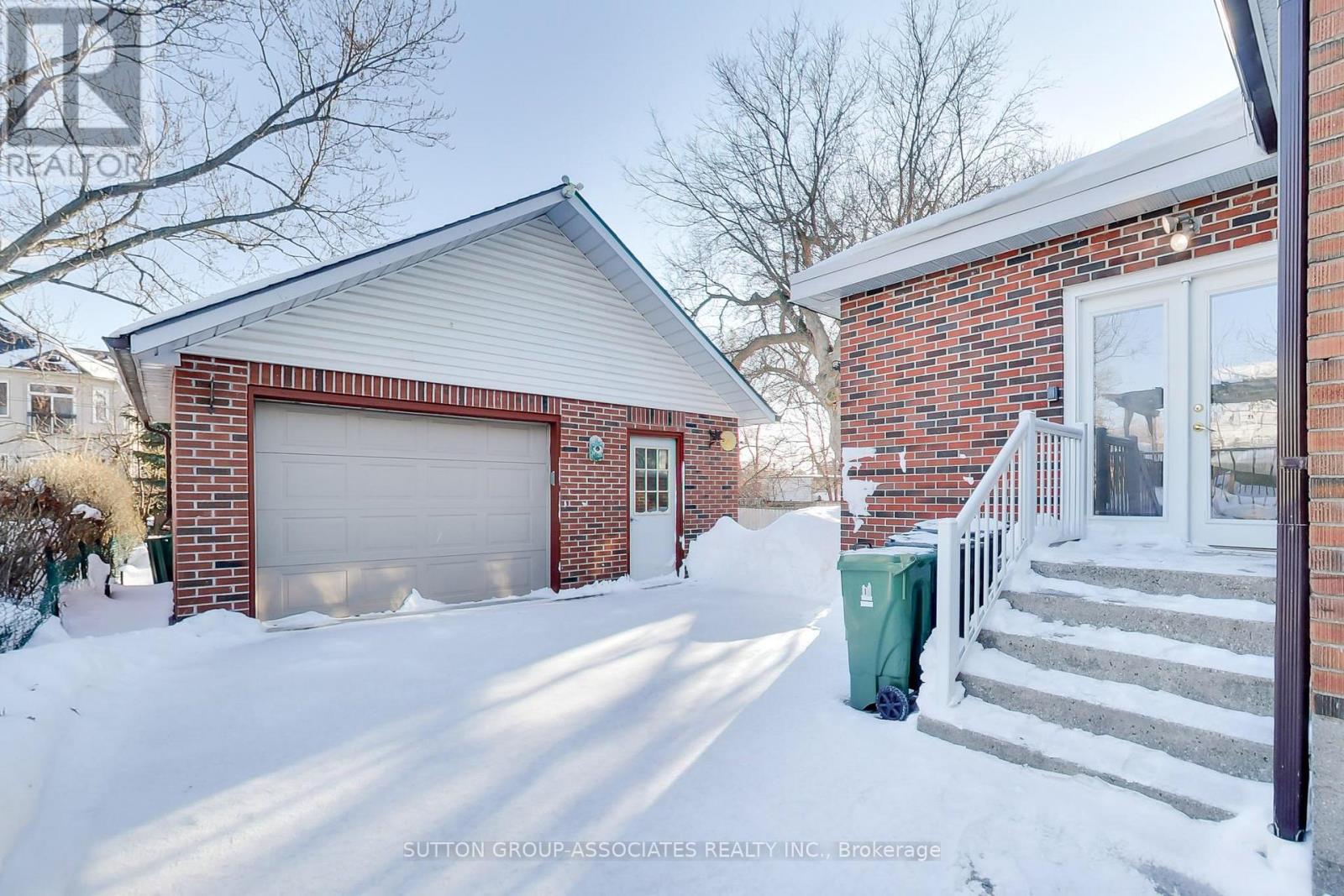 683 Glengrove Avenue, Toronto, Ontario  M6B 2J2 - Photo 28 - W12760730