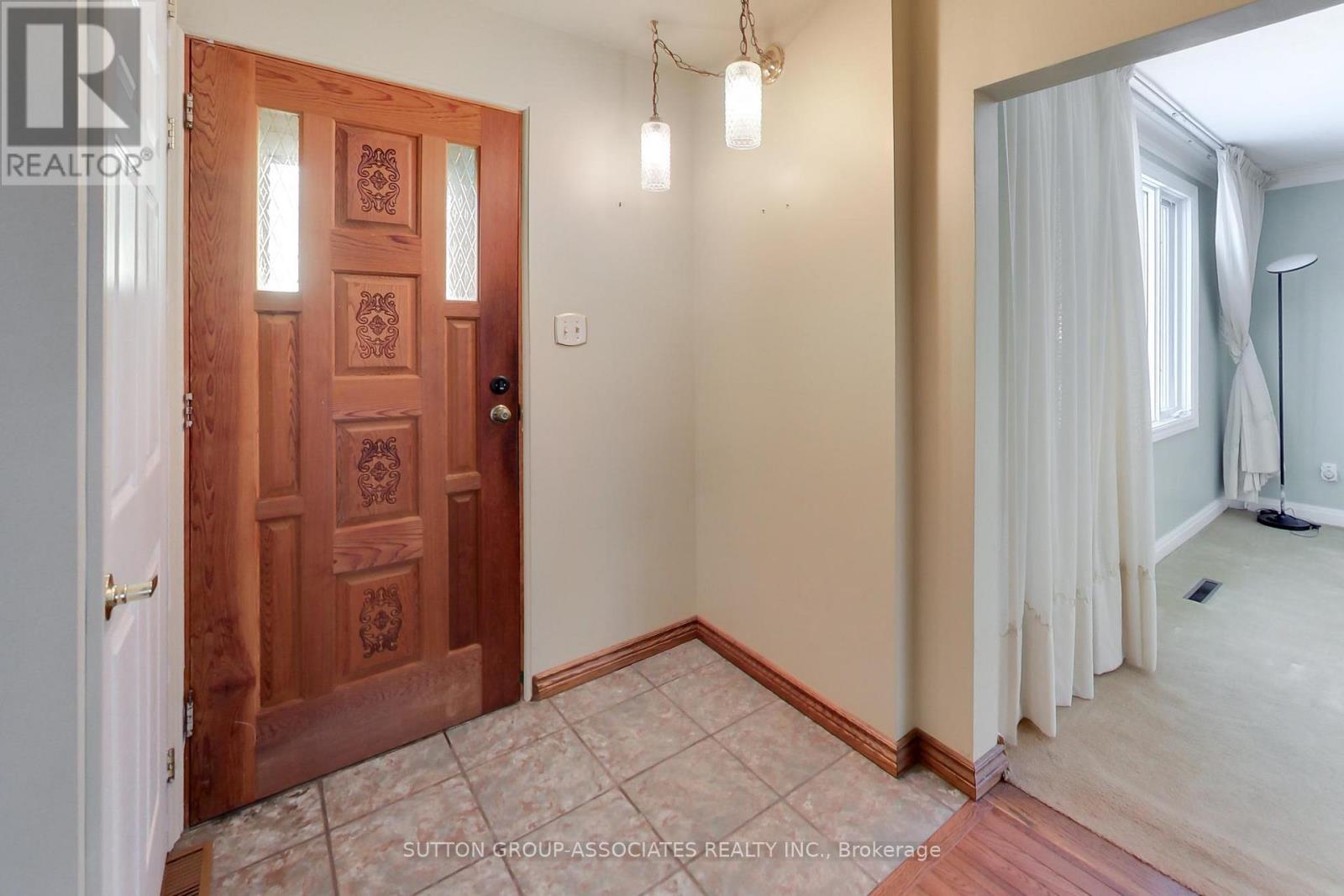 683 Glengrove Avenue, Toronto, Ontario  M6B 2J2 - Photo 4 - W12760730