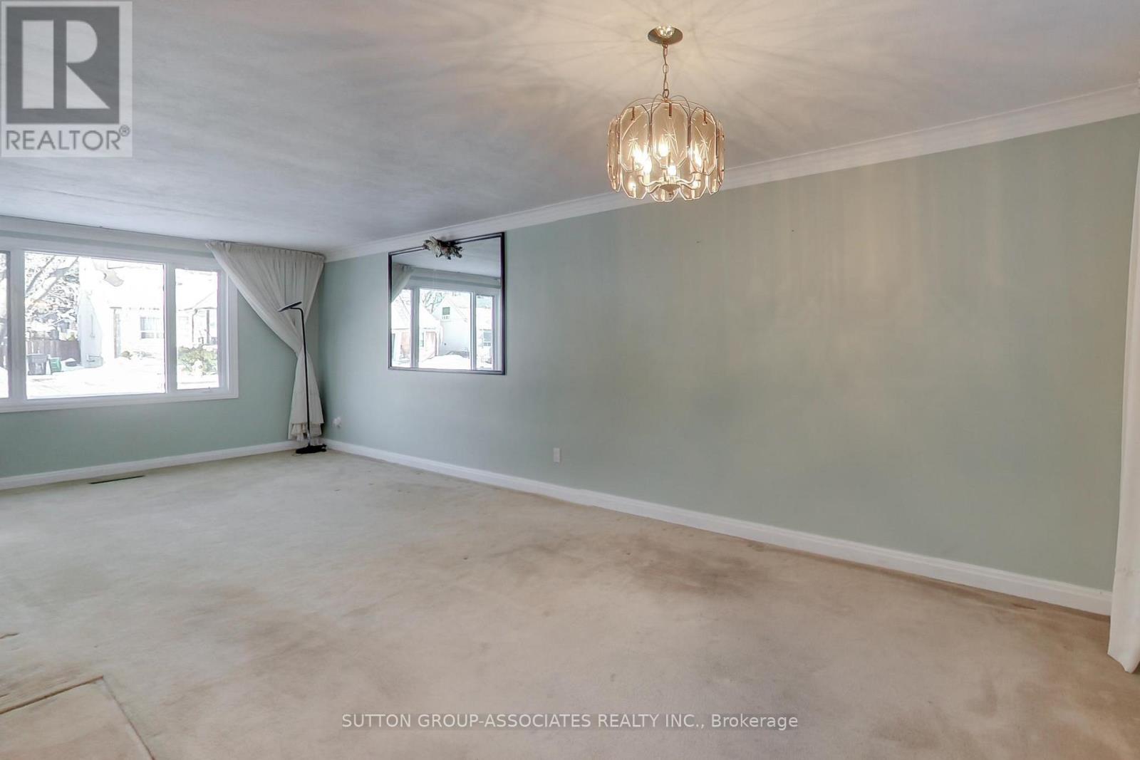 683 Glengrove Avenue, Toronto, Ontario  M6B 2J2 - Photo 9 - W12760730