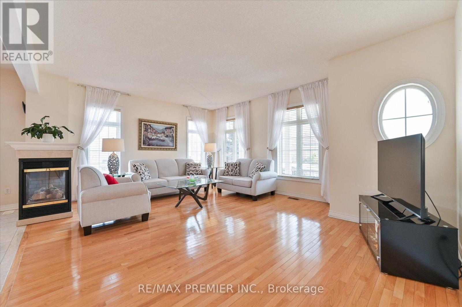 10 Leparc Road, Brampton (Vales Of Castlemore North), Ontario  L6P 1X9 - Photo 10 - W12760744