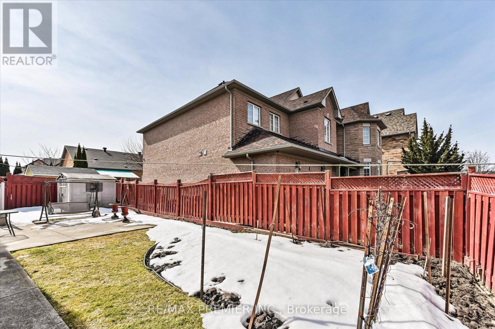 10 Leparc Road, Brampton (Vales Of Castlemore North), Ontario  L6P 1X9 - Photo 28 - W12760744