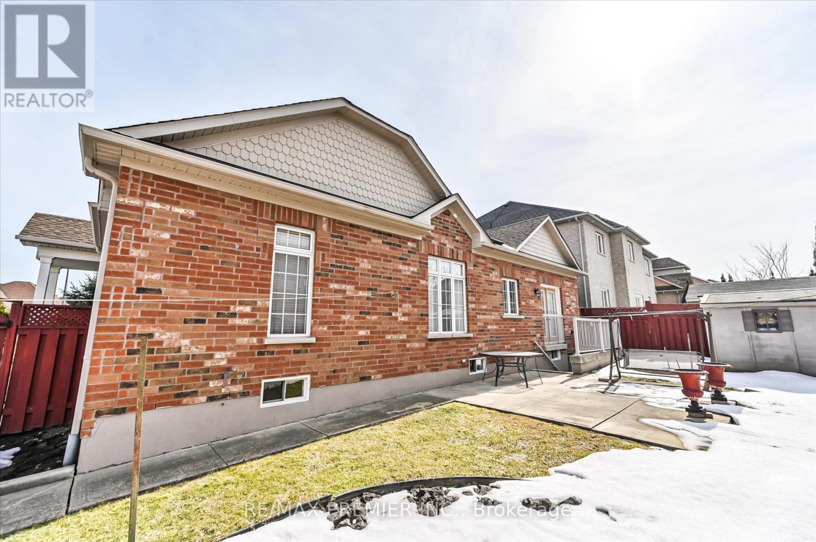 10 Leparc Road, Brampton (Vales Of Castlemore North), Ontario  L6P 1X9 - Photo 31 - W12760744