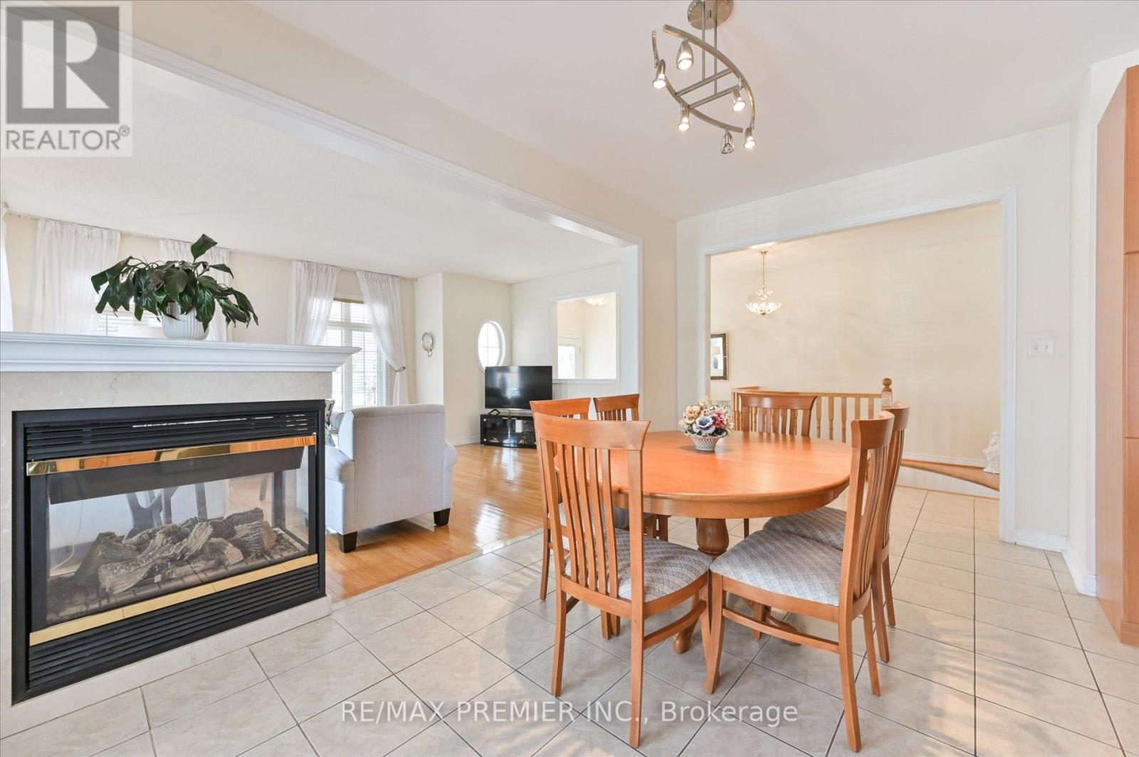 10 Leparc Road, Brampton (Vales Of Castlemore North), Ontario  L6P 1X9 - Photo 6 - W12760744