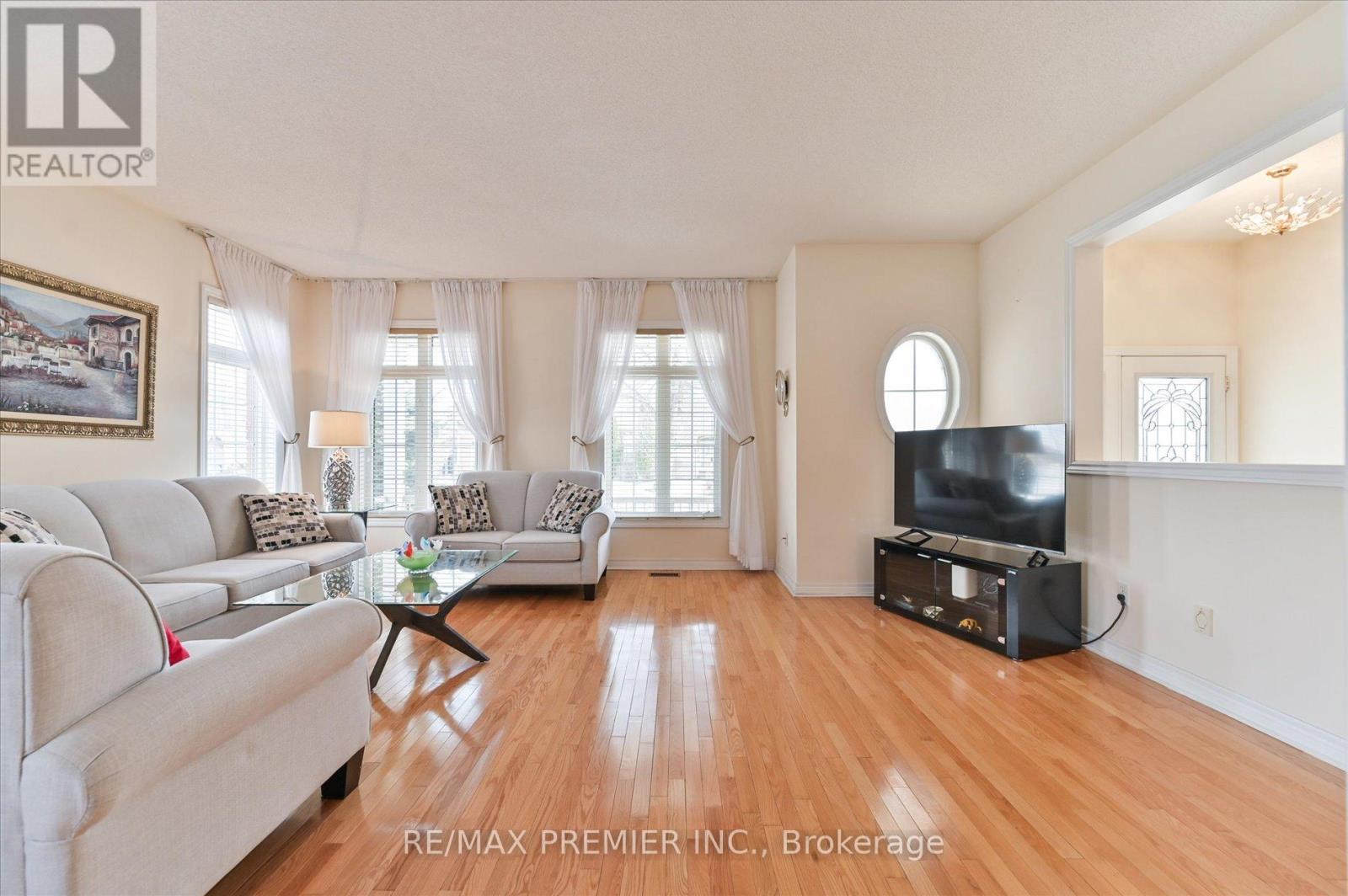 10 Leparc Road, Brampton (Vales Of Castlemore North), Ontario  L6P 1X9 - Photo 8 - W12760744