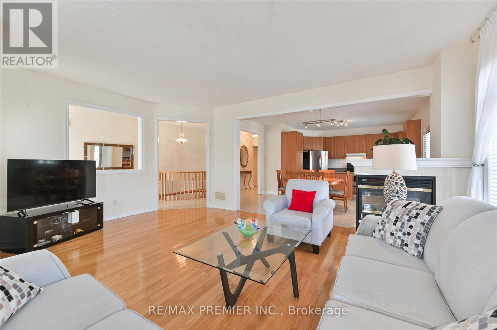 10 Leparc Road, Brampton (Vales Of Castlemore North), Ontario  L6P 1X9 - Photo 9 - W12760744