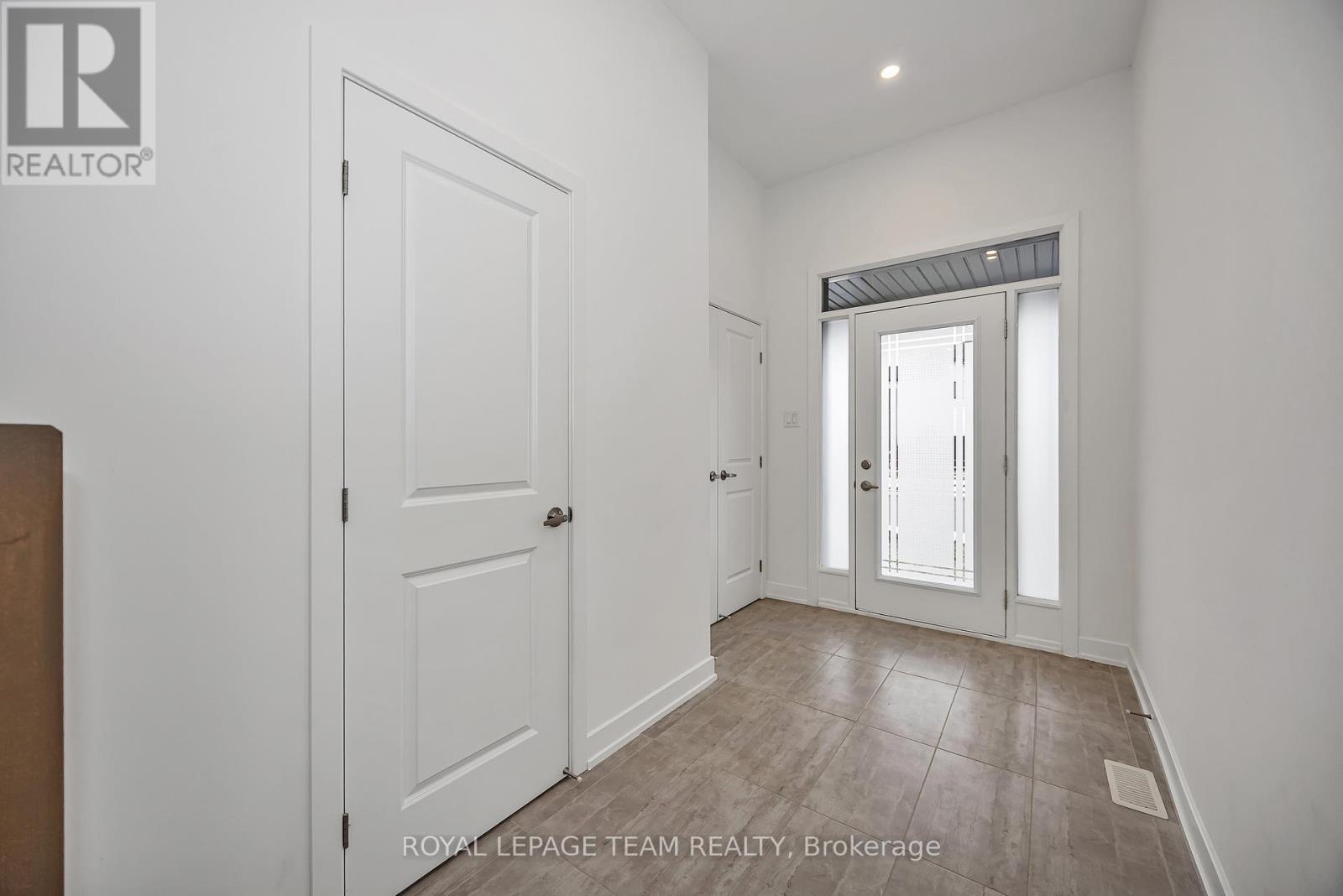 4007 Jockvale Road, Ottawa, Ontario  K2J 6Y8 - Photo 3 - X12552190