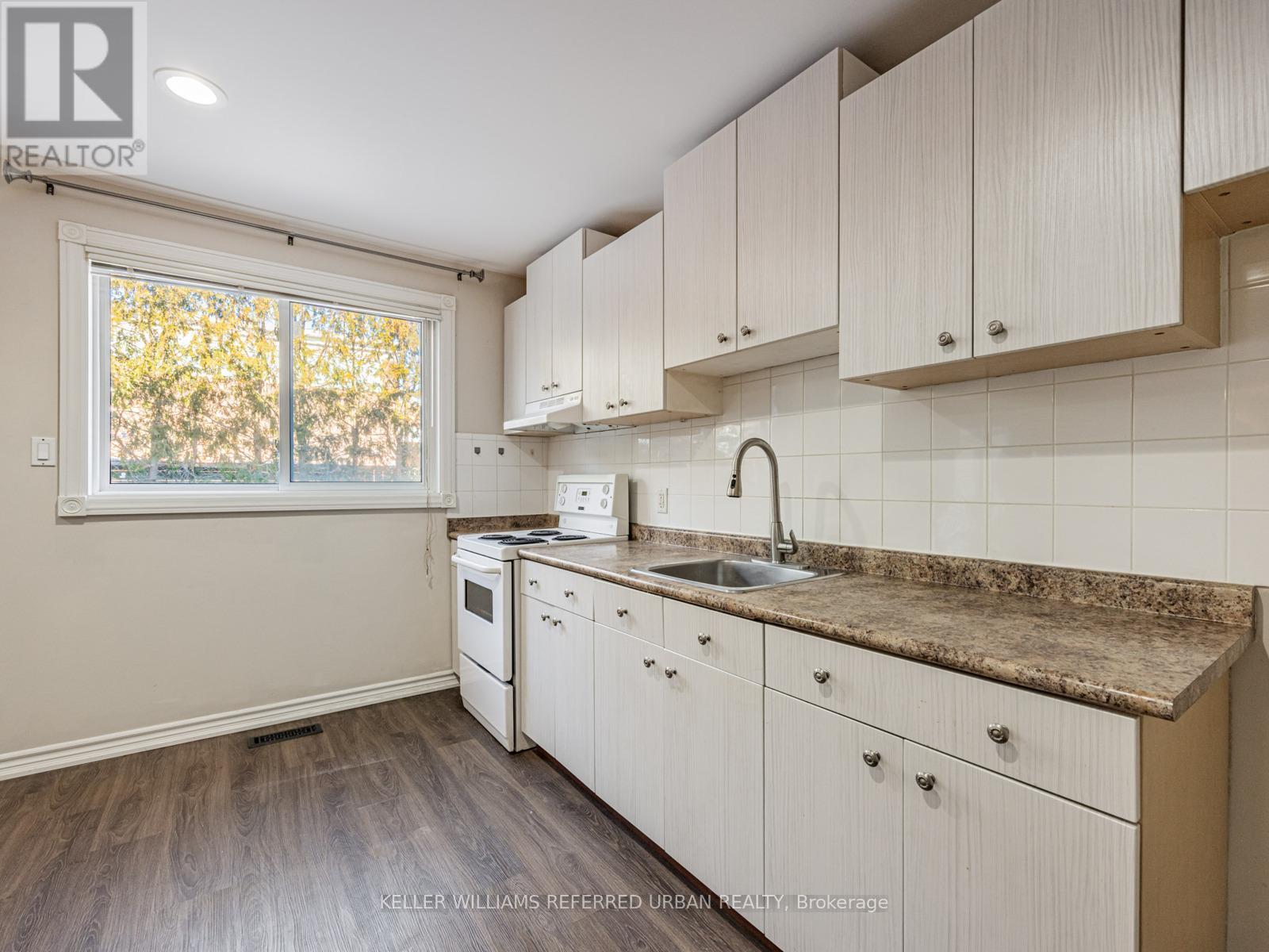 114 Kennard Avenue, Toronto, Ontario  M3H 4M4 - Photo 9 - C12680490