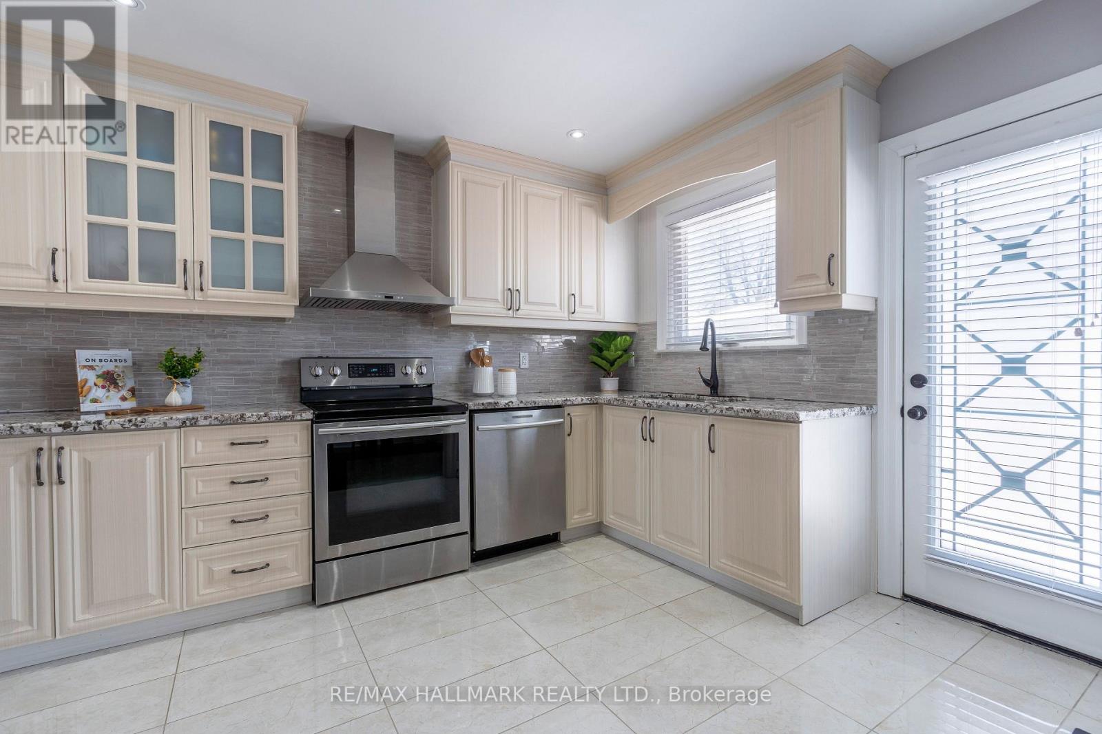 16 Marblehead Road, Toronto (Kingsview Village-The Westway), Ontario  M9R 3B6 - Photo 12 - W12756268