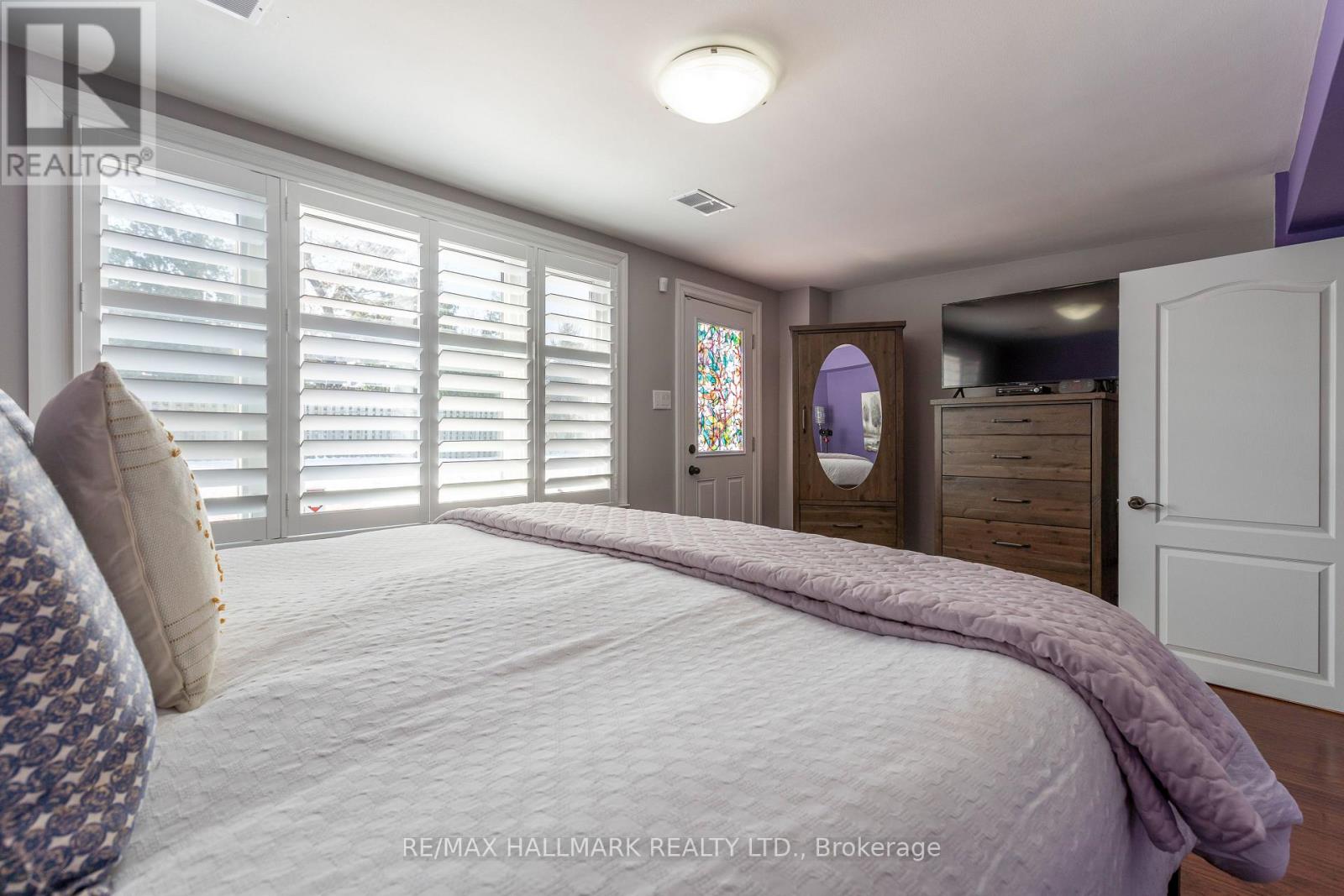 16 Marblehead Road, Toronto (Kingsview Village-The Westway), Ontario  M9R 3B6 - Photo 17 - W12756268