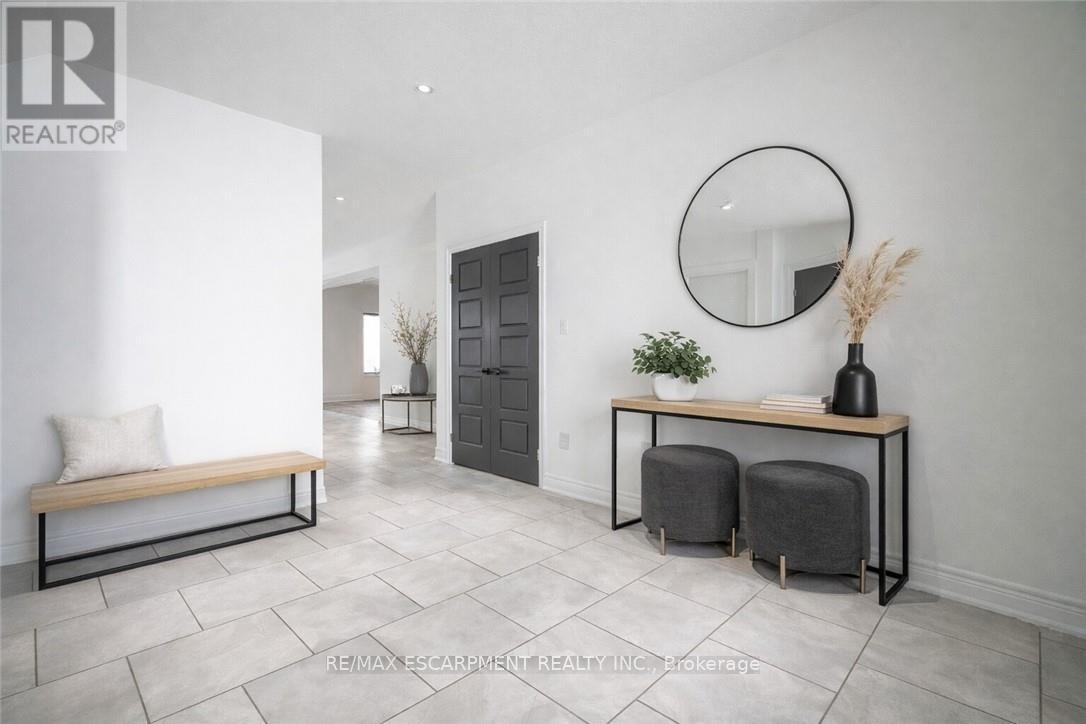 4126 Prokich Court, Lincoln, Ontario  L3J 0M1 - Photo 3 - X12760154