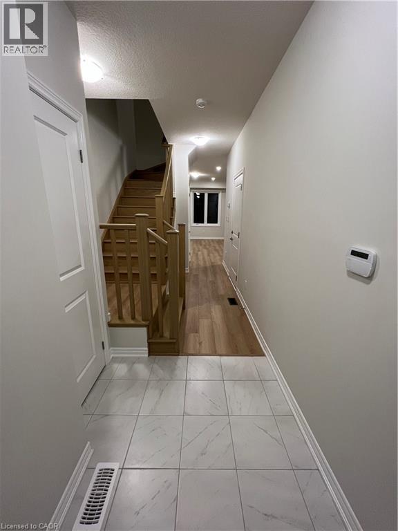 5 Genoa Drive, Hamilton, Ontario  L9B 0K1 - Photo 4 - 40803188