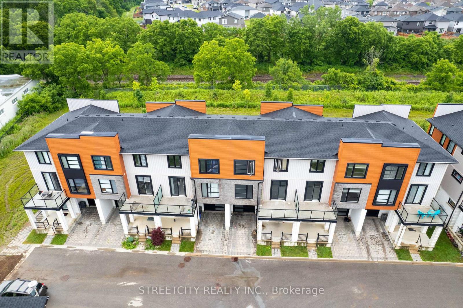 964 West Village Square, London North, Ontario  N6H 0J7 - Photo 3 - X12760804