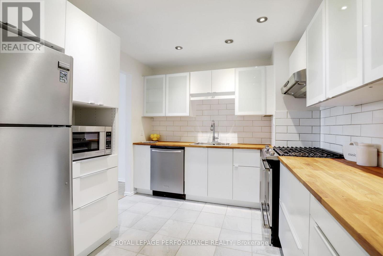 81 C Glen Park Drive, Ottawa, Ontario  K1B 3Z1 - Photo 13 - X12760936