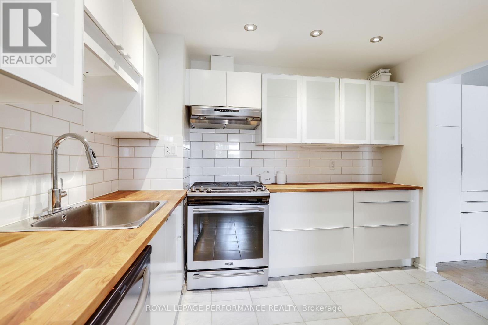 81 C Glen Park Drive, Ottawa, Ontario  K1B 3Z1 - Photo 14 - X12760936