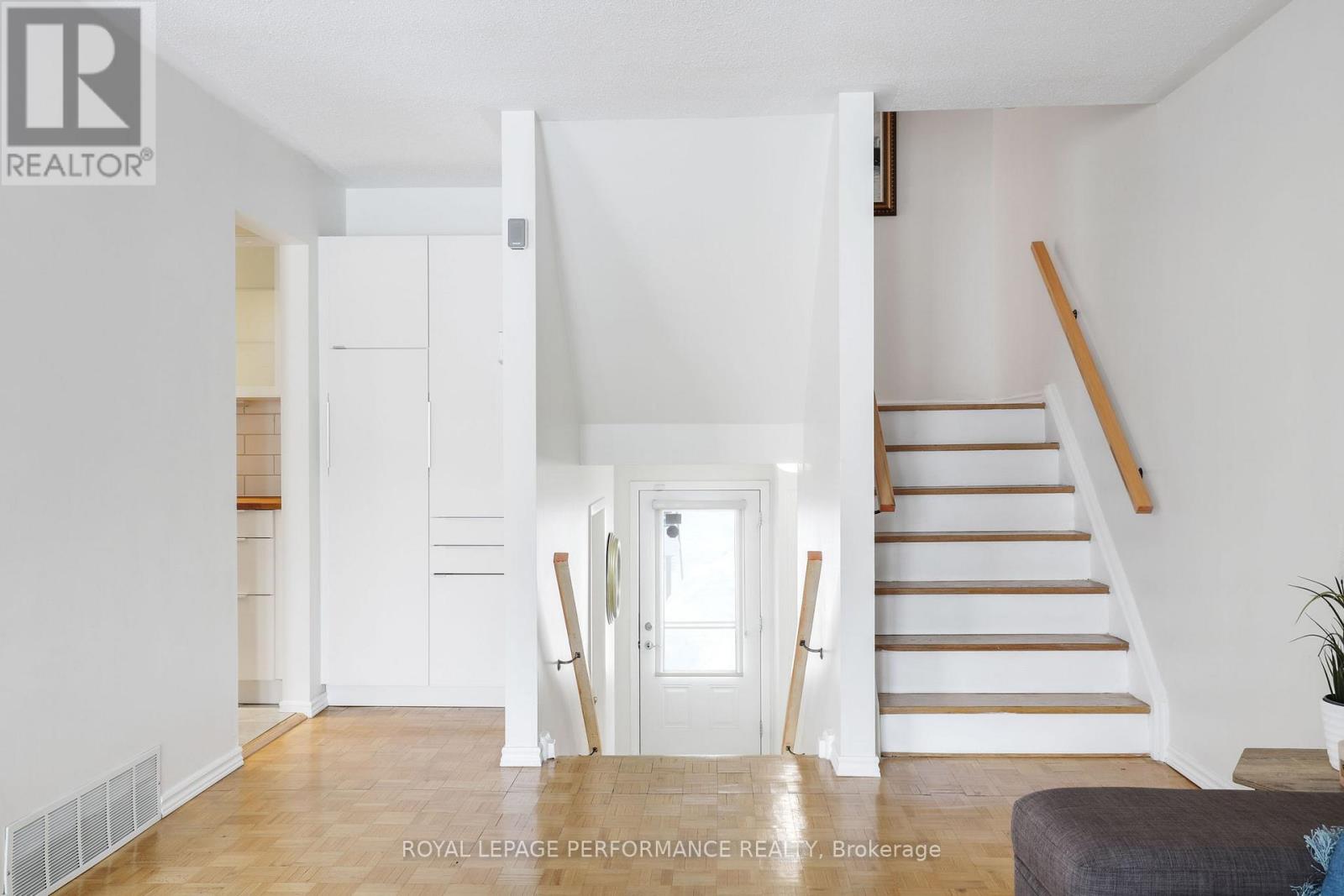 81 C Glen Park Drive, Ottawa, Ontario  K1B 3Z1 - Photo 5 - X12760936