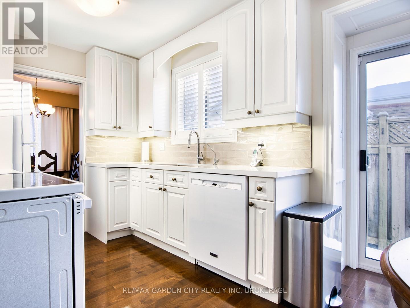 9 Royal Oak Drive, St. Catharines, Ontario  L2N 4B7 - Photo 11 - X12760882