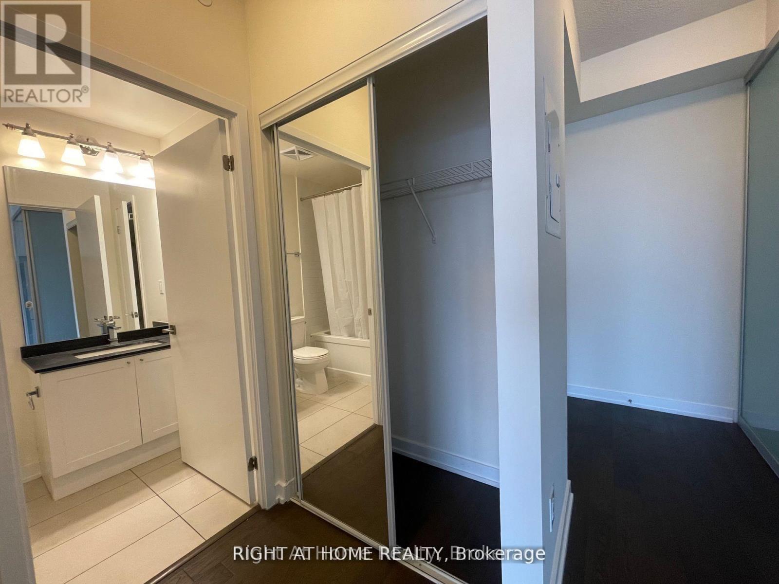 3001 - 4011 Brickstone Mews W, Mississauga, Ontario  L5B 0G3 - Photo 9 - W12741866