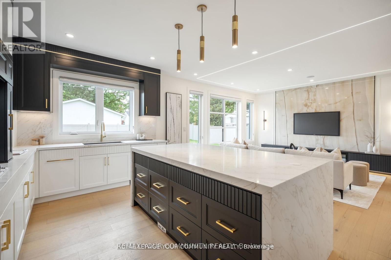 14 Ranwood Drive, Toronto, Ontario  M9N 3E9 - Photo 18 - W12760756