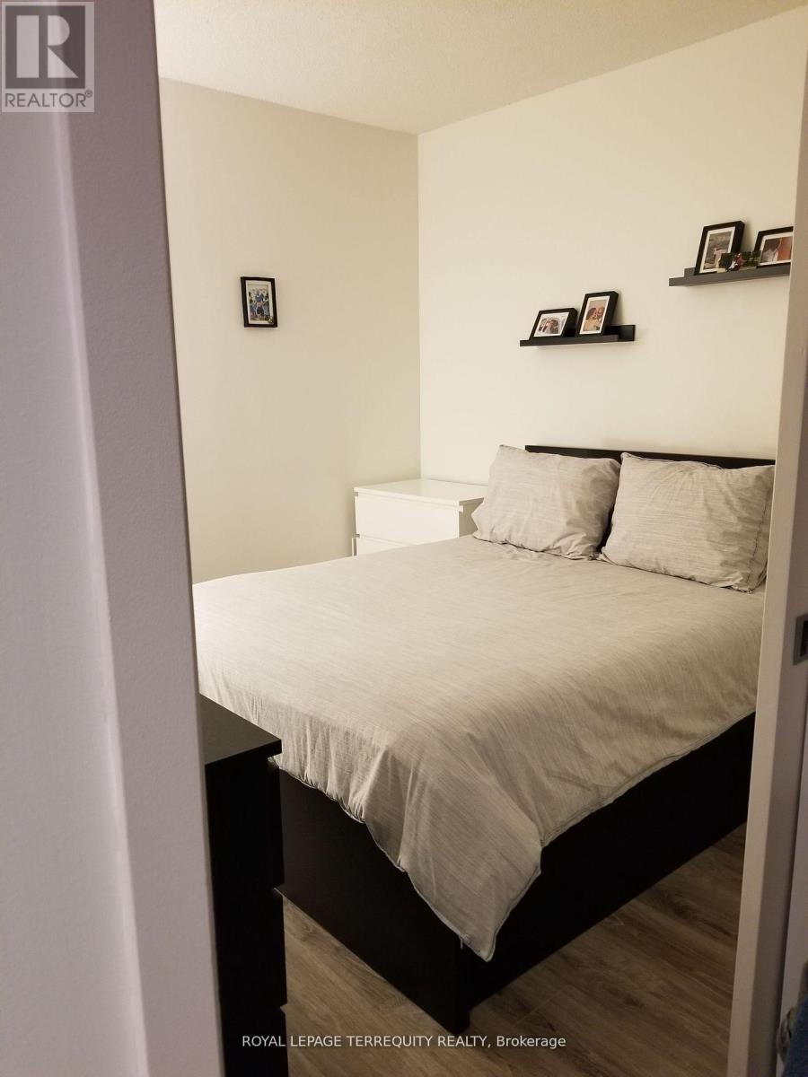 1805 - 35 Mariner Terrace, Toronto (Waterfront Communities), Ontario  M5V 3V9 - Photo 11 - C12760788