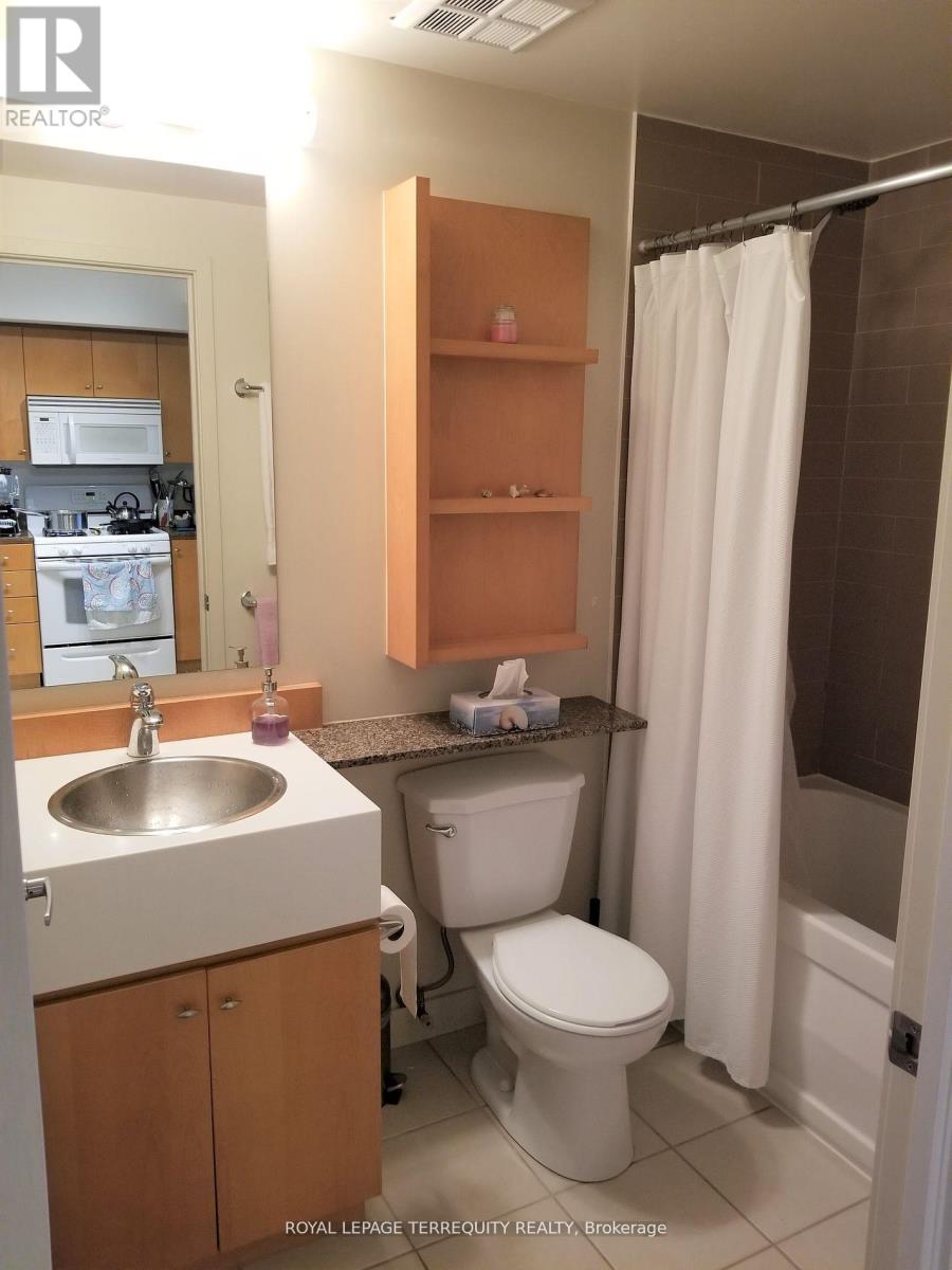 1805 - 35 Mariner Terrace, Toronto (Waterfront Communities), Ontario  M5V 3V9 - Photo 13 - C12760788