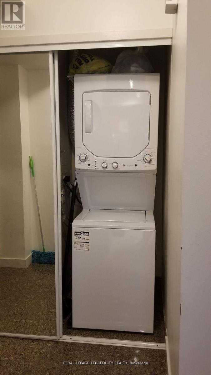 1805 - 35 Mariner Terrace, Toronto (Waterfront Communities), Ontario  M5V 3V9 - Photo 14 - C12760788