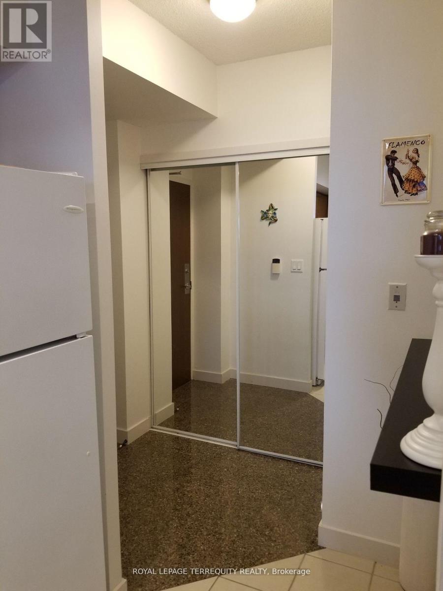 1805 - 35 Mariner Terrace, Toronto (Waterfront Communities), Ontario  M5V 3V9 - Photo 2 - C12760788