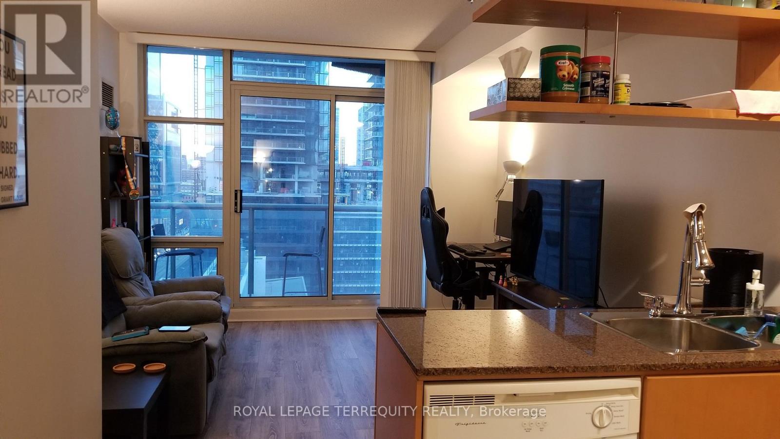 1805 - 35 Mariner Terrace, Toronto (Waterfront Communities), Ontario  M5V 3V9 - Photo 6 - C12760788