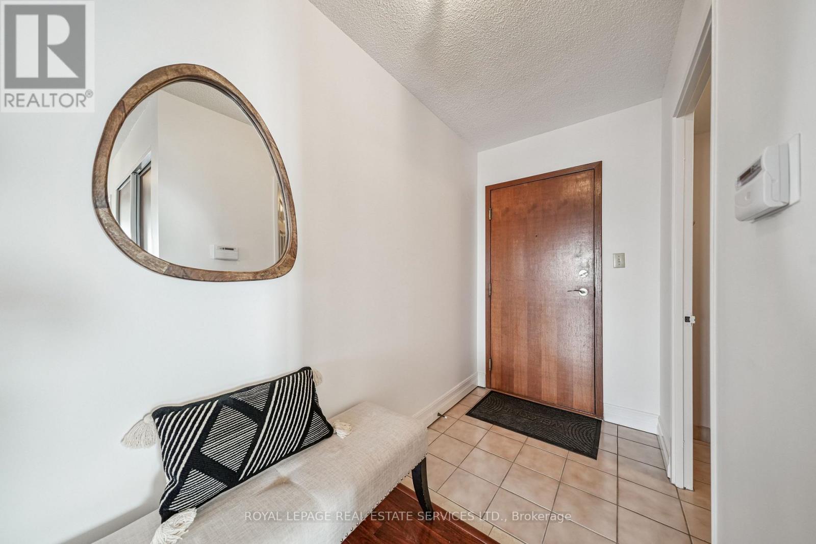 1716 - 268 Ridley Boulevard, Toronto (Bedford Park-Nortown), Ontario  M5M 4N3 - Photo 4 - C12760798