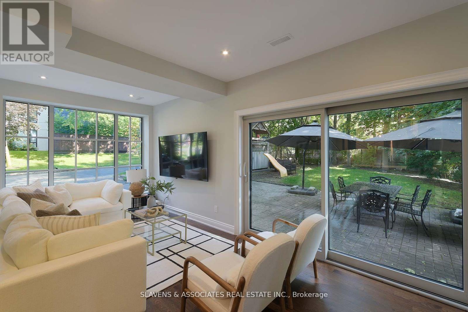 21 Wembley Road, Toronto, Ontario  M6C 2E8 - Photo 11 - C12760858