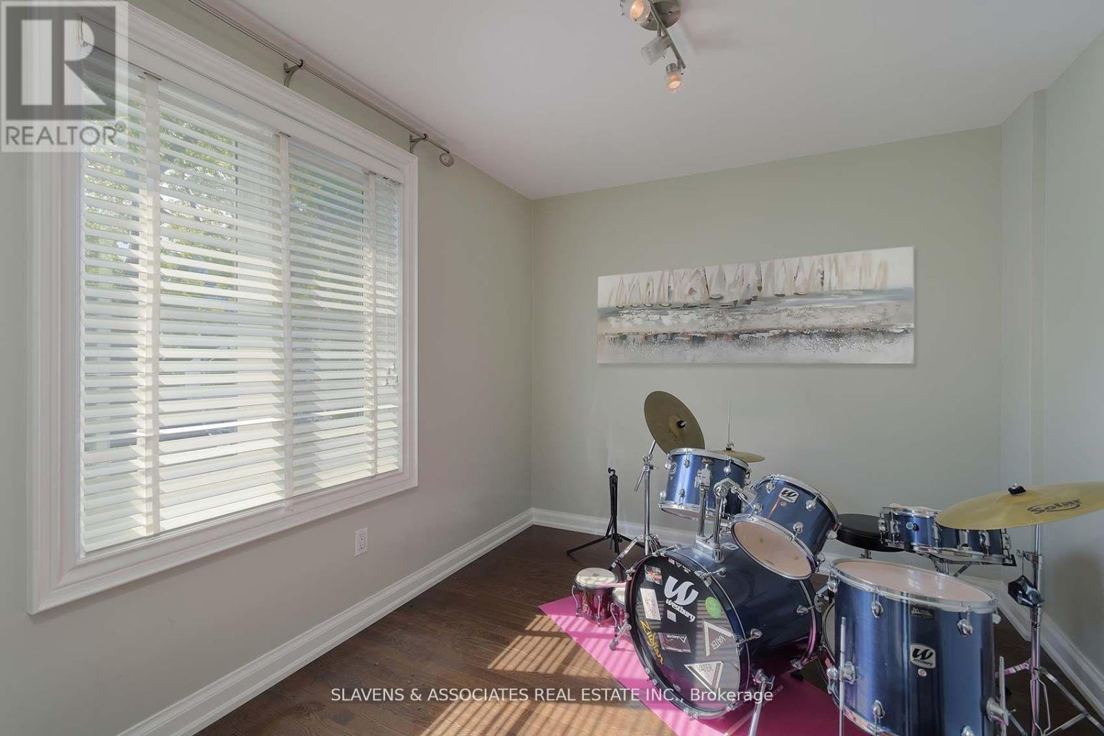 21 Wembley Road, Toronto, Ontario  M6C 2E8 - Photo 25 - C12760858