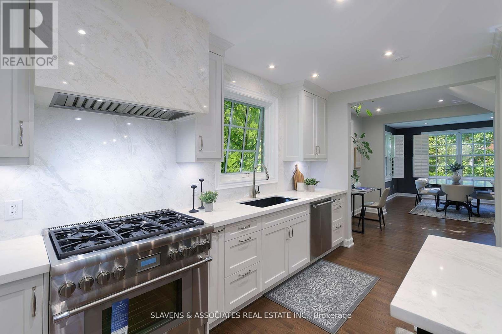 21 Wembley Road, Toronto, Ontario  M6C 2E8 - Photo 5 - C12760858