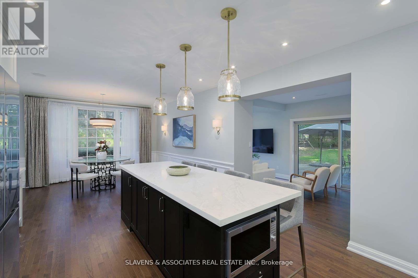 21 Wembley Road, Toronto, Ontario  M6C 2E8 - Photo 7 - C12760858