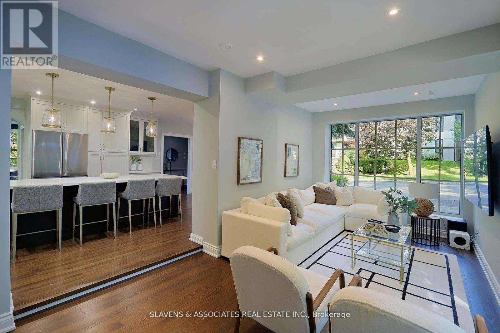 21 Wembley Road, Toronto, Ontario  M6C 2E8 - Photo 9 - C12760858