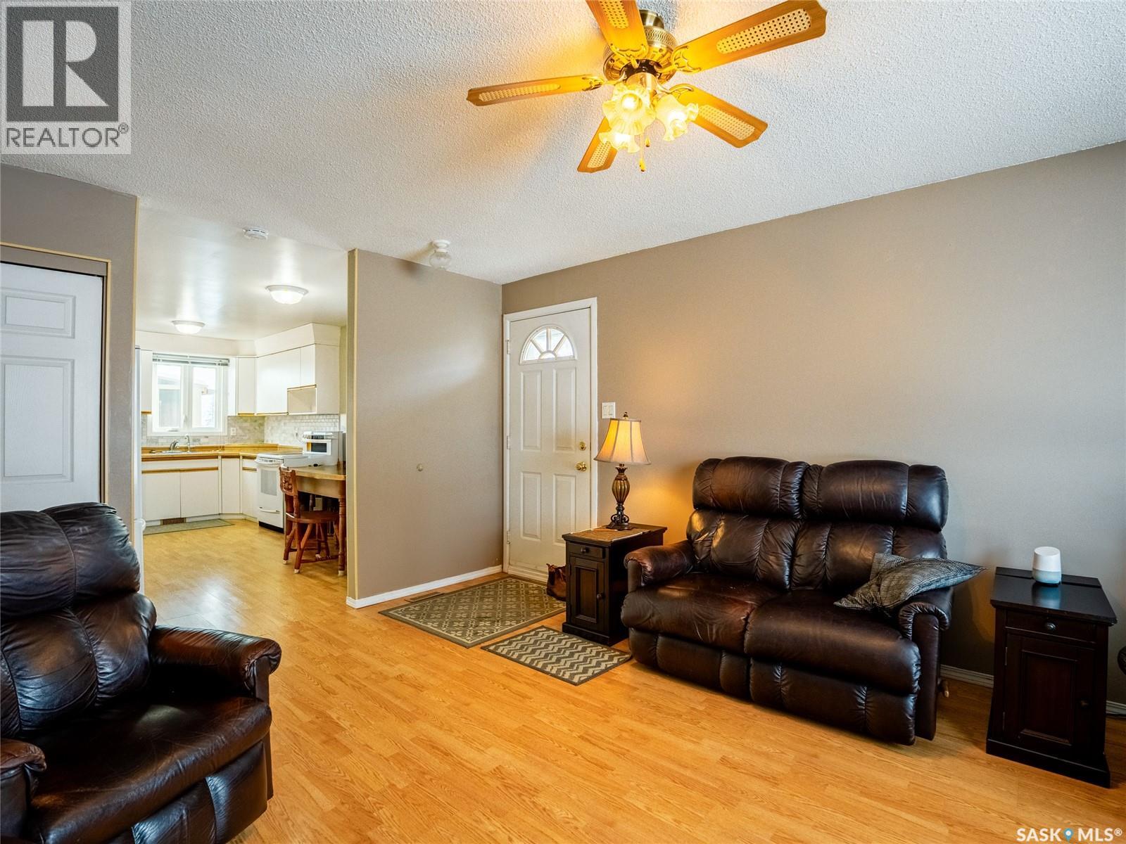 318 Forsyth Crescent, Regina, Saskatchewan  S4R 5L5 - Photo 4 - SK027936