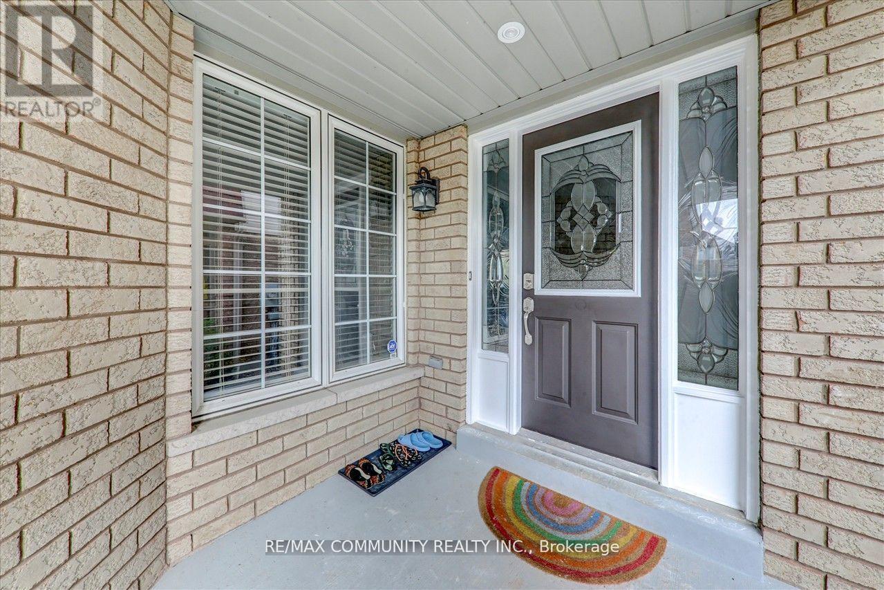 27 Merchant Avenue, Whitby, Ontario  L1P 1S2 - Photo 4 - E12760862