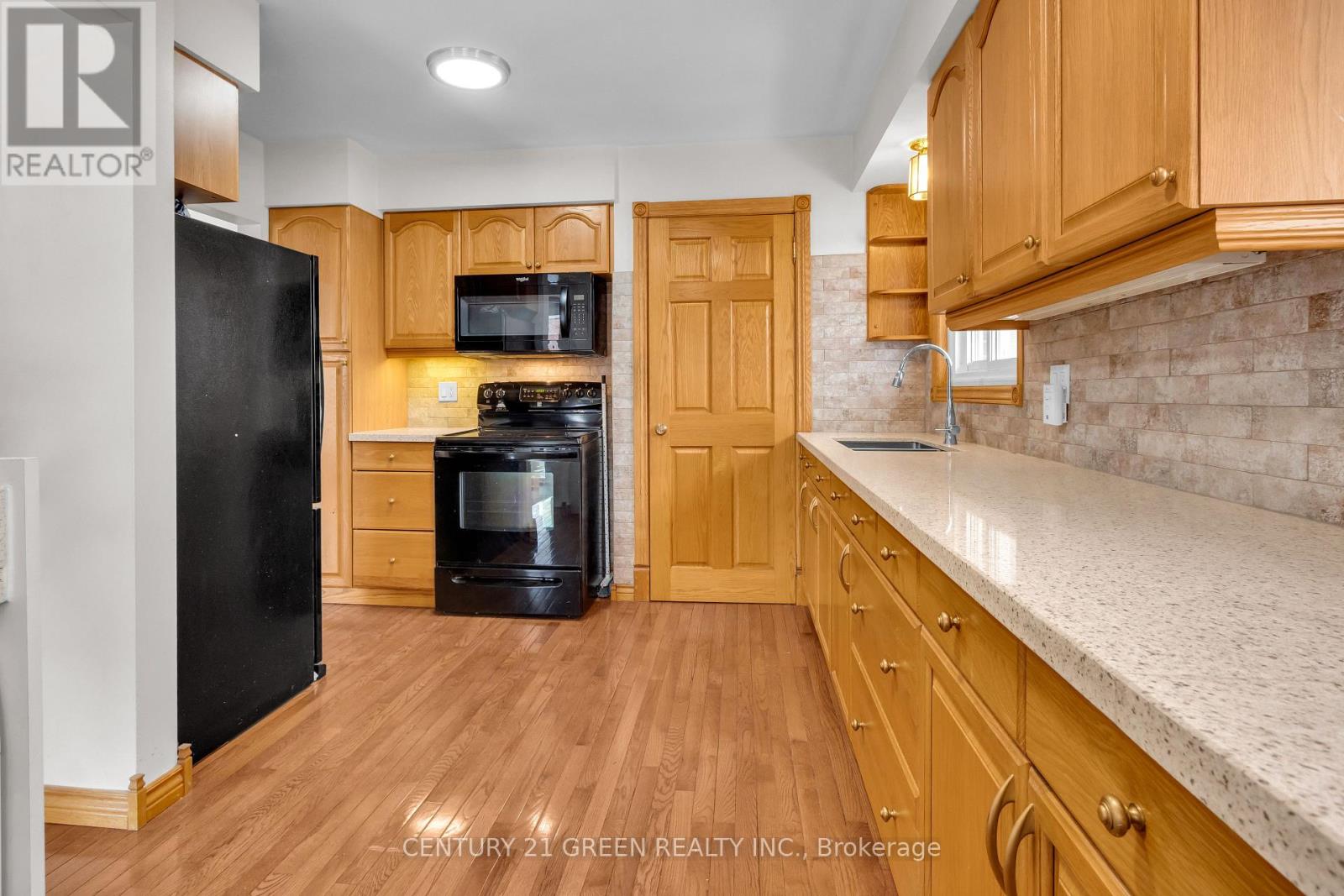 68 Athabasca Street, Oshawa (Donevan), Ontario  L1H 7H6 - Photo 3 - E12760930