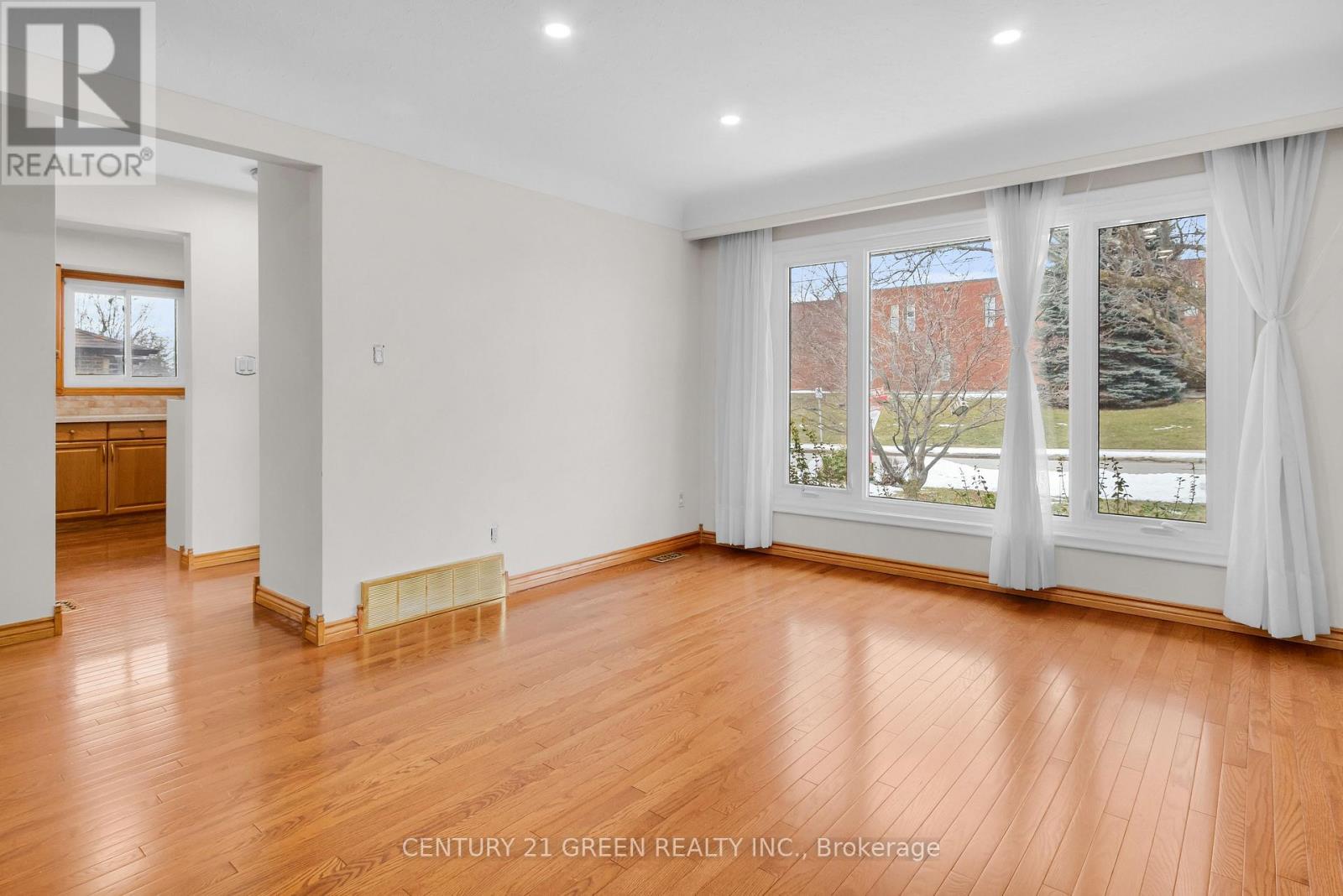 68 Athabasca Street, Oshawa (Donevan), Ontario  L1H 7H6 - Photo 6 - E12760930