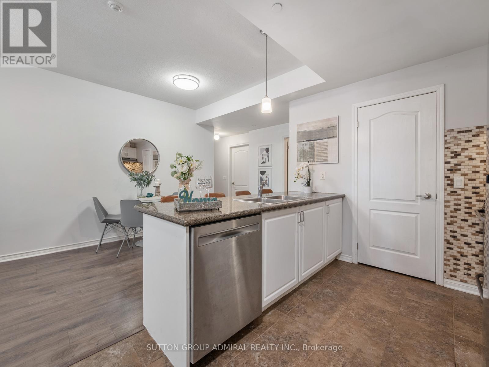 101 - 9589 Keele Street, Vaughan, Ontario  L6A 5M1 - Photo 3 - N12760792