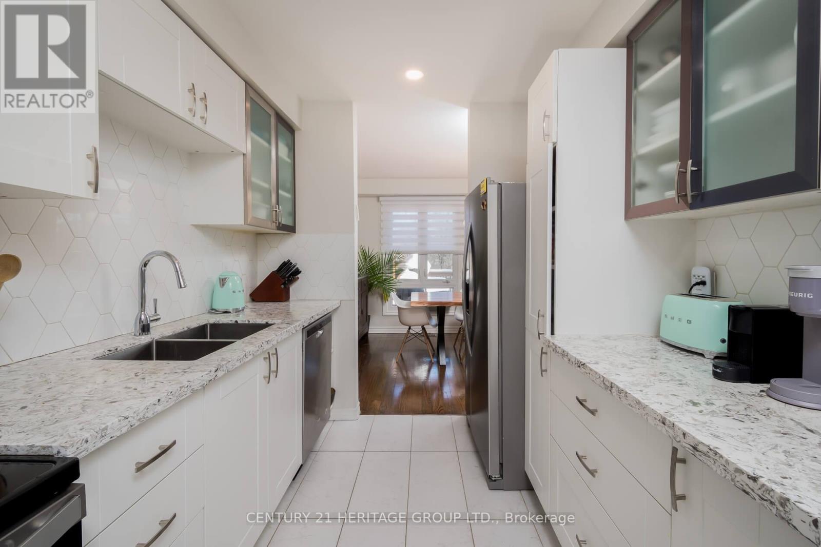 13 Michael Drive E, Richmond Hill, Ontario  L4C 5W6 - Photo 10 - N12760906