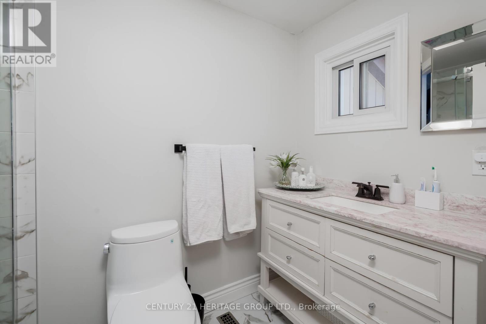 13 Michael Drive E, Richmond Hill, Ontario  L4C 5W6 - Photo 14 - N12760906