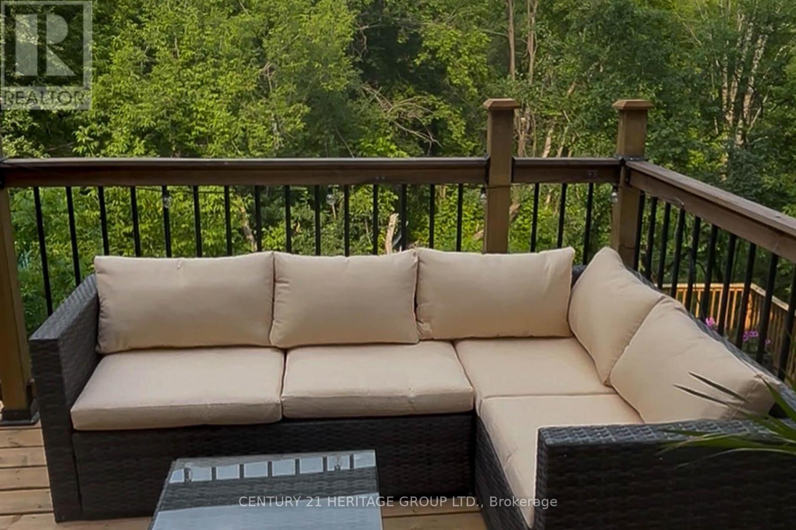 13 Michael Drive E, Richmond Hill, Ontario  L4C 5W6 - Photo 2 - N12760906