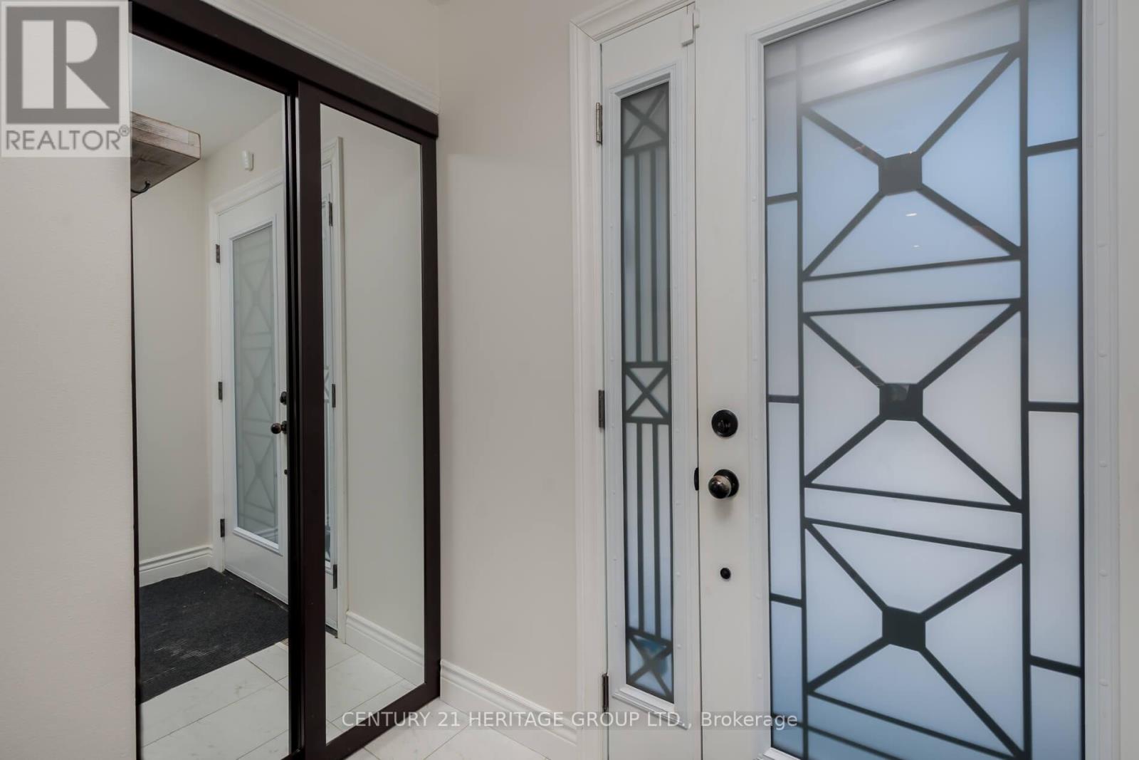 13 Michael Drive E, Richmond Hill, Ontario  L4C 5W6 - Photo 4 - N12760906