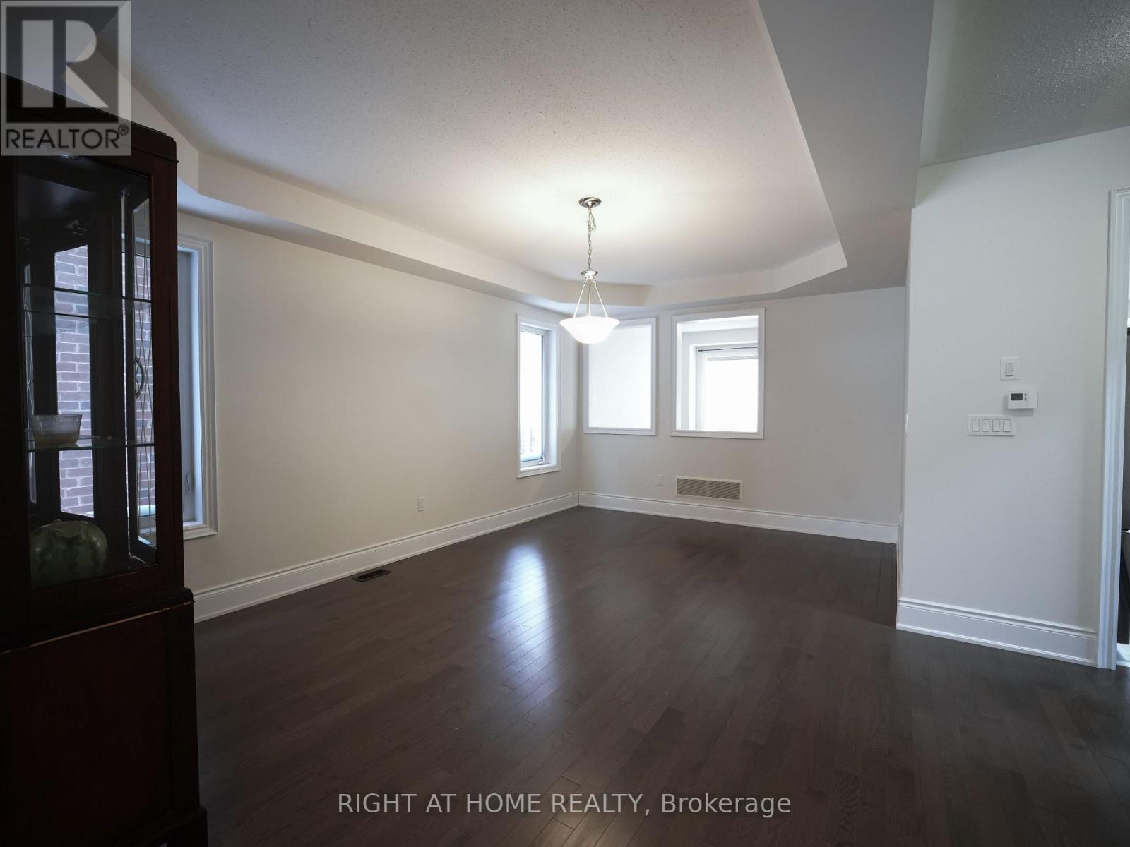 Upper - 30 Alistair Crescent, Vaughan (Kleinburg), Ontario  L4K 4B4 - Photo 27 - N12760940