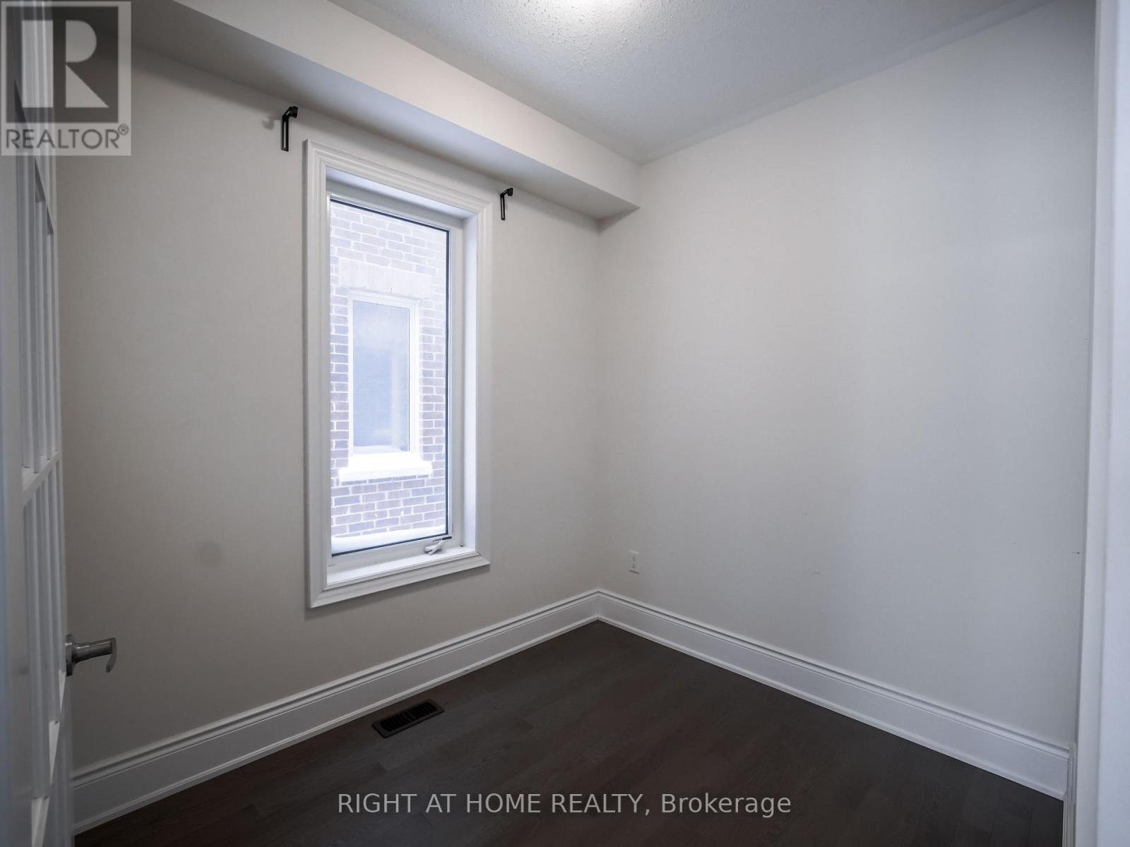 Upper - 30 Alistair Crescent, Vaughan (Kleinburg), Ontario  L4K 4B4 - Photo 28 - N12760940