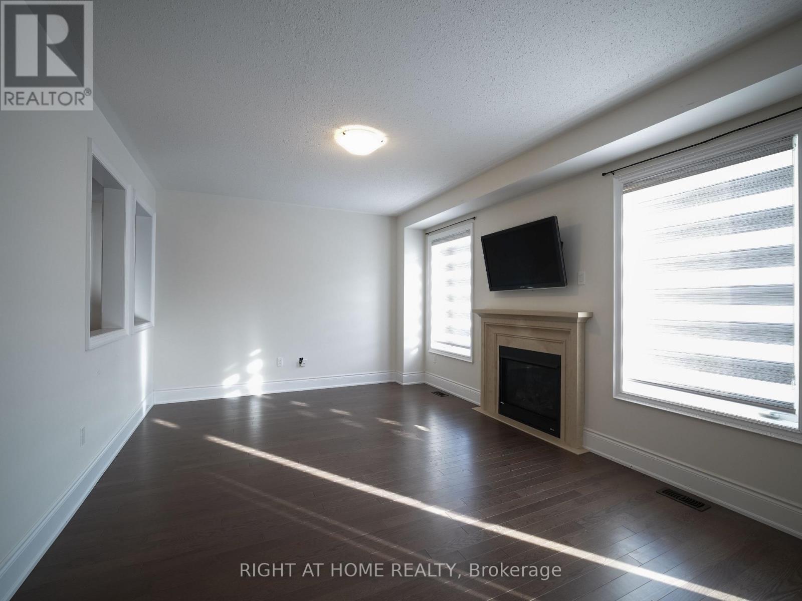 Upper - 30 Alistair Crescent, Vaughan (Kleinburg), Ontario  L4K 4B4 - Photo 32 - N12760940