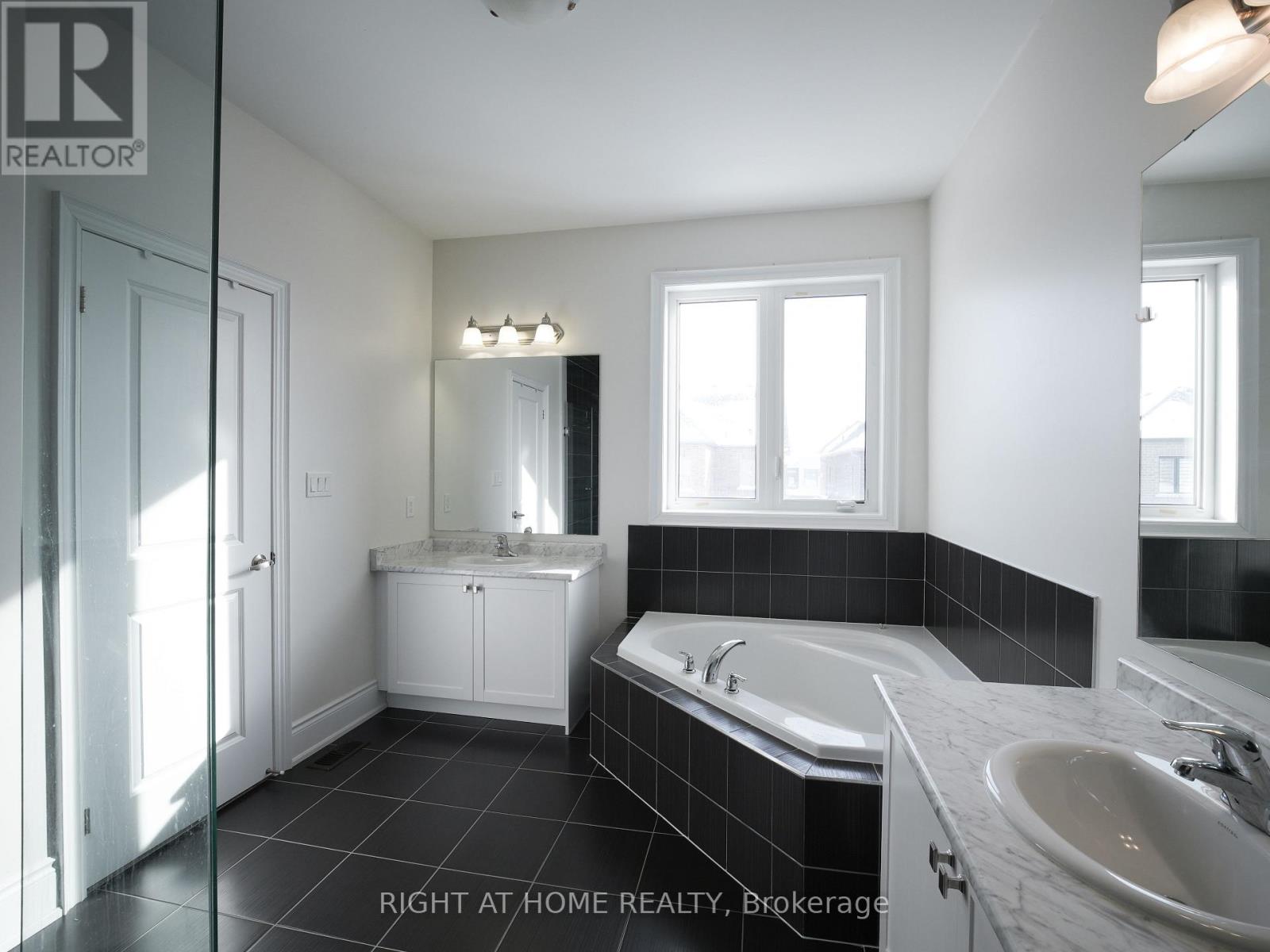 Upper - 30 Alistair Crescent, Vaughan (Kleinburg), Ontario  L4K 4B4 - Photo 6 - N12760940